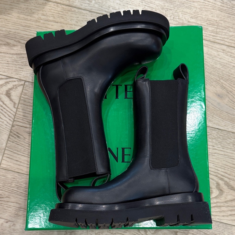 Bottega Veneta Black Leather Boots